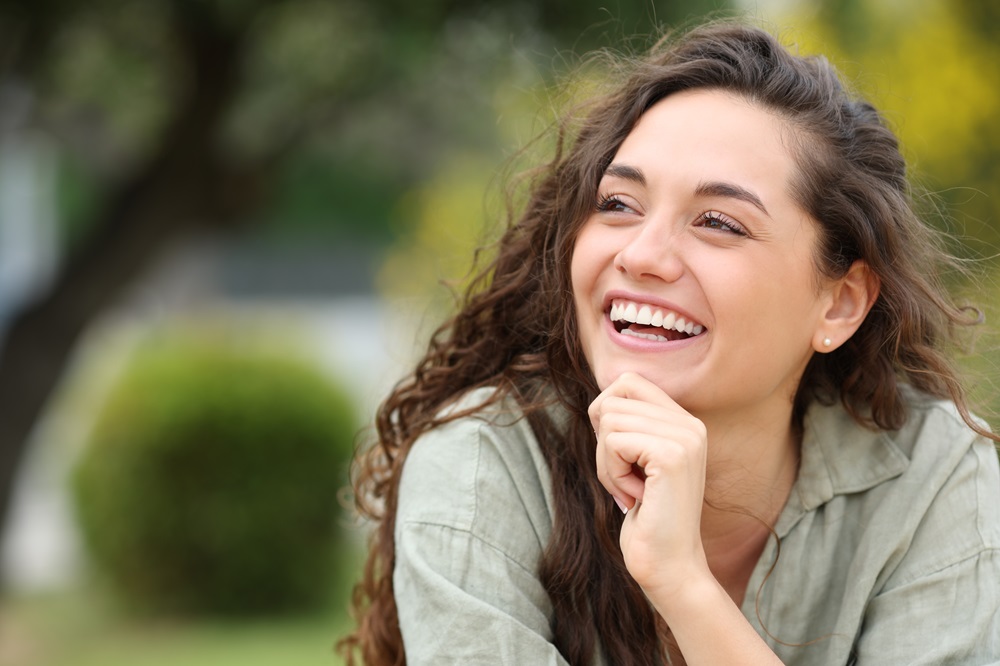 Happy beauty woman laughing - Cosmetic Dentistry in Federal Way Happy beauty woman laughing - Cosmetic Dentistry in Federal Way